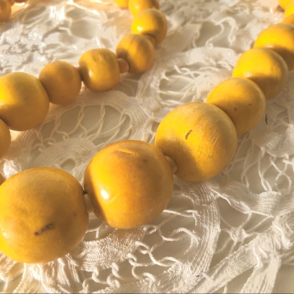 Vintage Yellow Wood Bead Necklace - Picture 6 of 7